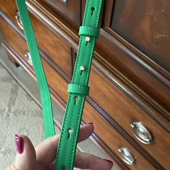 New with tag Kate Spade green bag front gold closure. - Picture 9 of 10